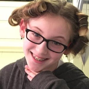 Meet your Posher, Meira